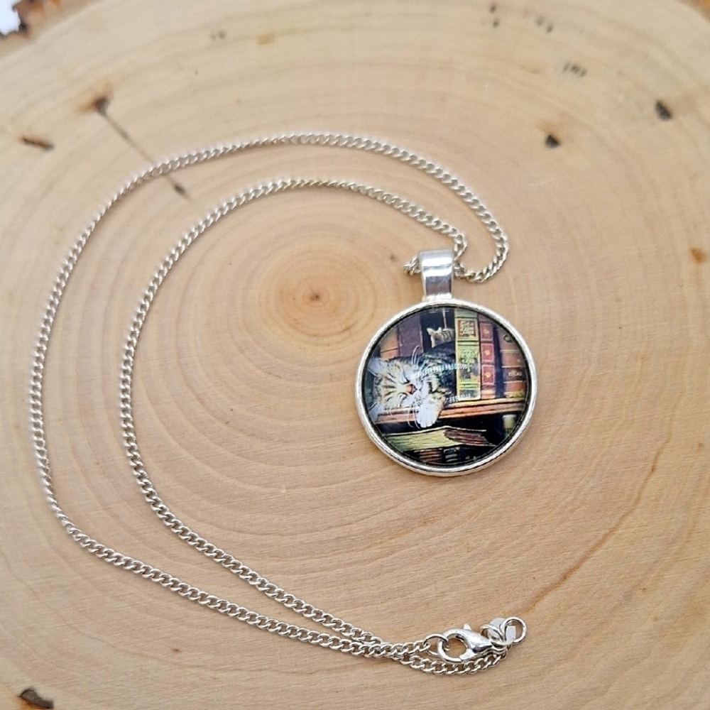 🎁Cat & Books Pendant Necklace – Silver Tone 18" Chain FREE with Bundle Purchase